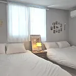 #10Pax #Freeparking #3Rooms #5Queens #Metro6Min #Airportbus8Min #Conviniencestore1Min #Ott #Longtermstay