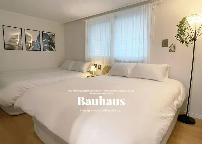 #10Pax #Freeparking #3Rooms #5Queens #Metro6Min #Airportbus8Min #Conviniencestore1Min #Ott #Longtermstay