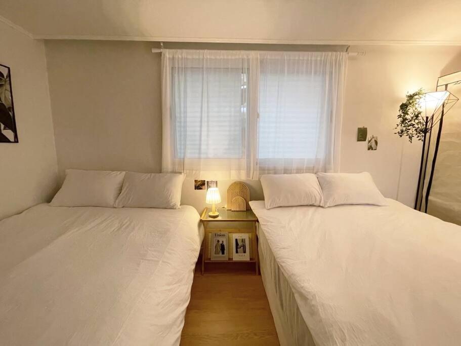 #10pax #freeparking #3rooms #5queens #metro6min #airportbus8min #conviniencestore1min #ott #longtermstay Villa