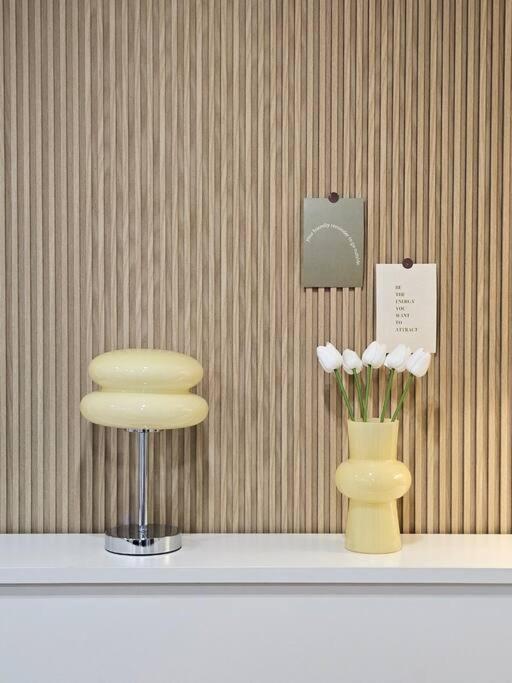 #10pax #freeparking #3rooms #5queens #metro6min #airportbus8min #conviniencestore1min #ott #longtermstay Villa