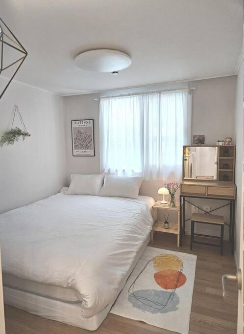 #10pax #freeparking #3rooms #5queens #metro6min #airportbus8min #conviniencestore1min #ott #longtermstay Villa Seoul