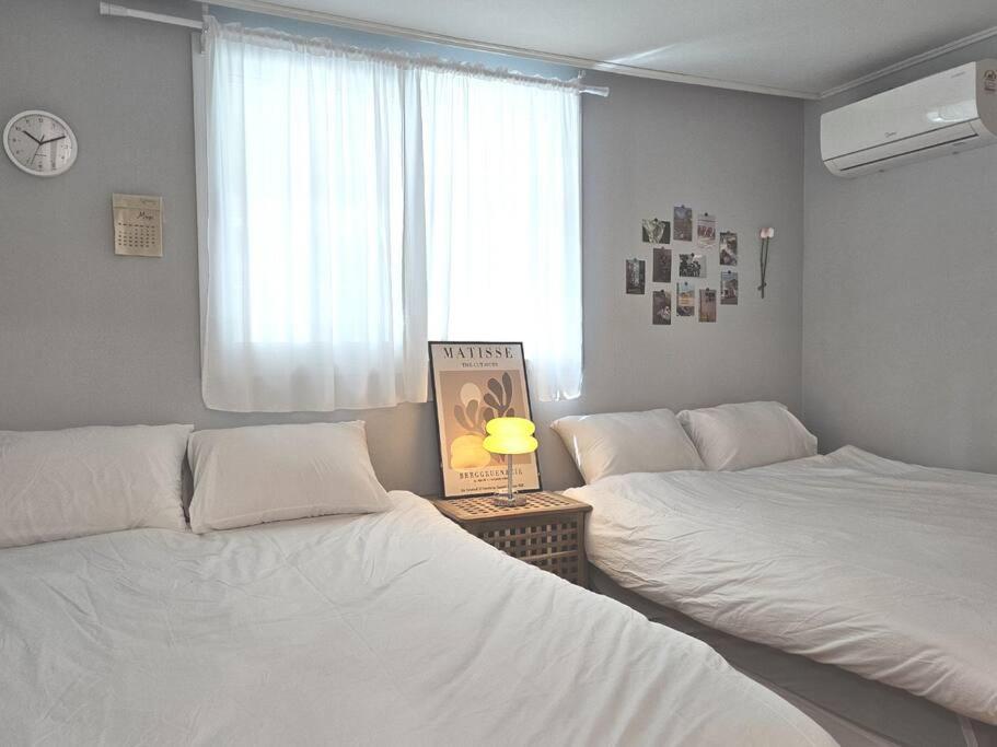 #10pax #freeparking #3rooms #5queens #metro6min #airportbus8min #conviniencestore1min #ott #longtermstay Villa